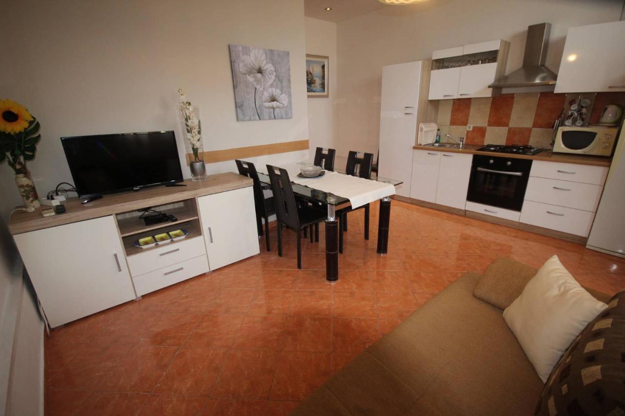 Family Apartment Mirela Borik Zadar Bagian luar foto