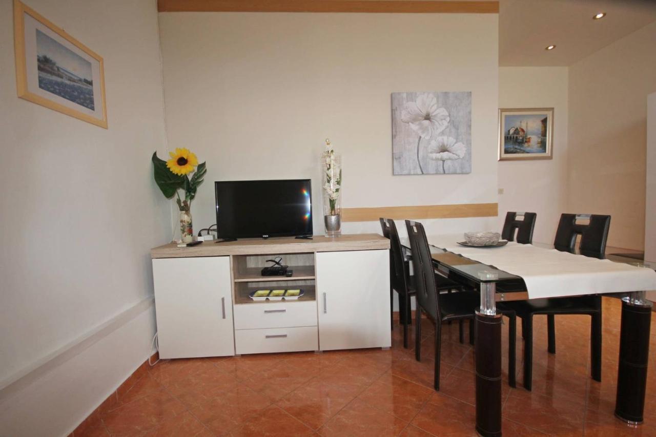 Family Apartment Mirela Borik Zadar Bagian luar foto